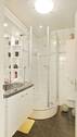 Bad mit Dusche - 