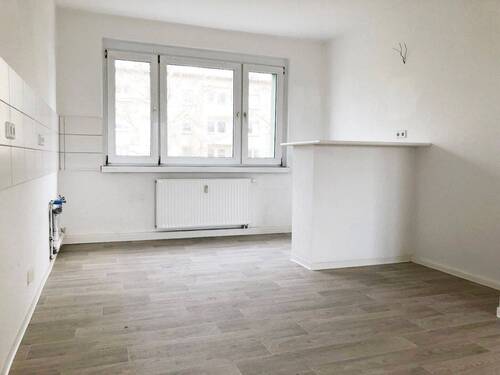 Blick zur Küche - Etagenwohnung mit 58,30 m&sup2; in Döbeln zur Miete