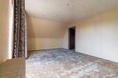 Obergeschoss - Das erste Schlafzimmer 3.jpg - 