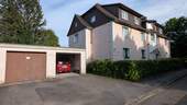 Seitenansicht mit Doppelgaragen S9 - 1 Zimmer Mehrfamilienhaus, Wohnhaus in Hann. Münden
