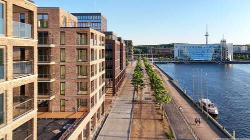 Hausansicht seitlich - 3 Zimmer Etagenwohnung in Kiel