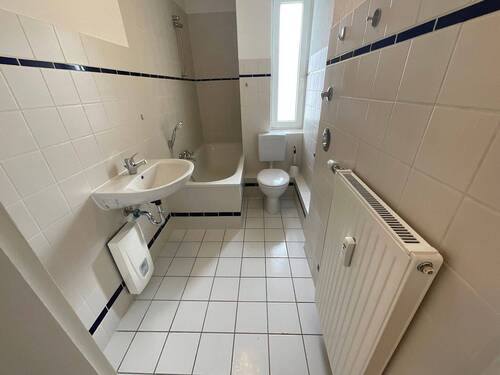 Tageslichtbad mit Wanne - 