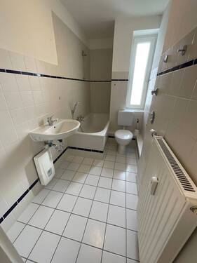 Tageslichtbad mit Wanne - 