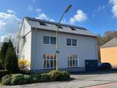 Straßenansicht - Wohnen, Arbeiten, Vermieten - Ein Haus mit vielen Möglichkeiten!