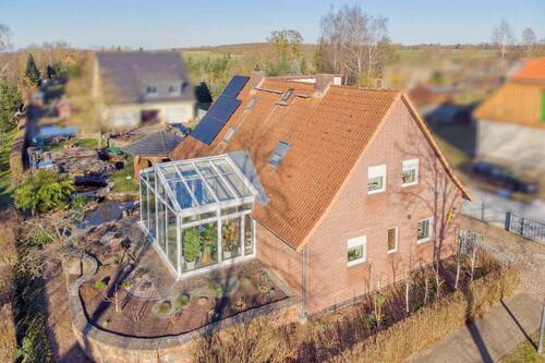 Außenansicht Straße I - Inmitten der Mecklenburgischen Seenplatte - Charmantes EFH mit idyllischen Garten in Kraase