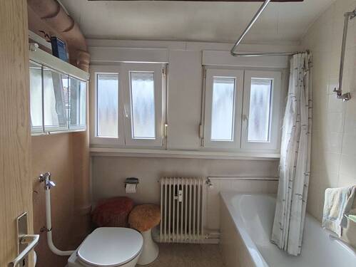 Bad - 4 Zimmer Etagenwohnung zum Kaufen in Zweibrücken