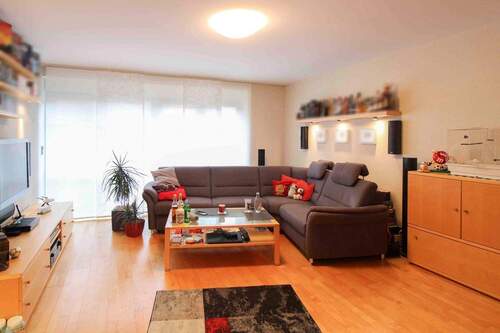 Wohnzimmer - 3 ZI ETW mit Balkon und Garage - 189.000,00 EUR Kaufpreis, ca.  80,00 m² Wohnfläche