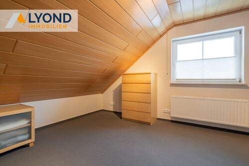 Schlafzimmer II OG - 