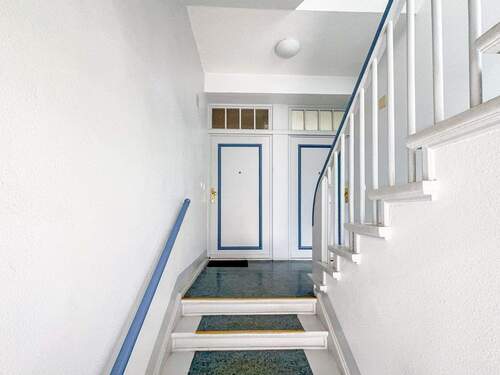 Treppenhaus - 3 Zimmer Etagenwohnung in Berlin