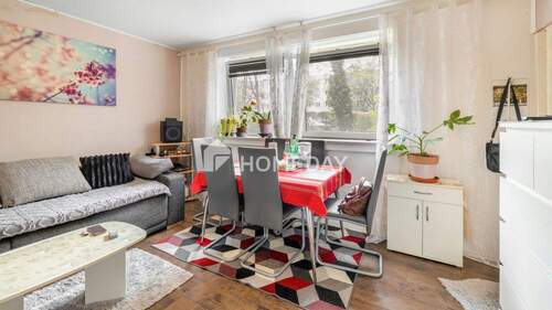 Wohnzimmer 2 - 2 Zimmer Etagenwohnung in München