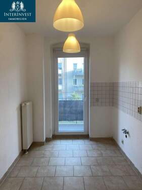 Küche mit Balkonzugang - 