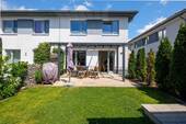 Vordergarten mit Terrasse - 