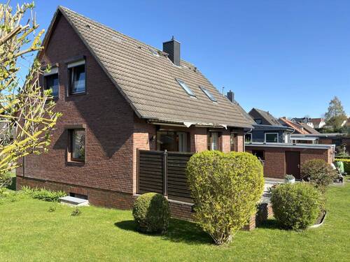 Ansicht Gartenseite.jpg - 4½-Zi.-EFH mit großem Hobbyraum, Garage, Gartenhäuschen u. großzügigem Garten in Neustadt zu kaufen!