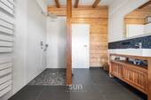 MODERNES TAGESLICHTBADEZIMMER - 