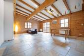 GERÄUMIGES WOHNZIMMER - 