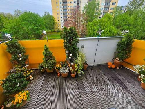 Balkon - Etagenwohnung mit 80,00 m&sup2; in Köln zum Kaufen