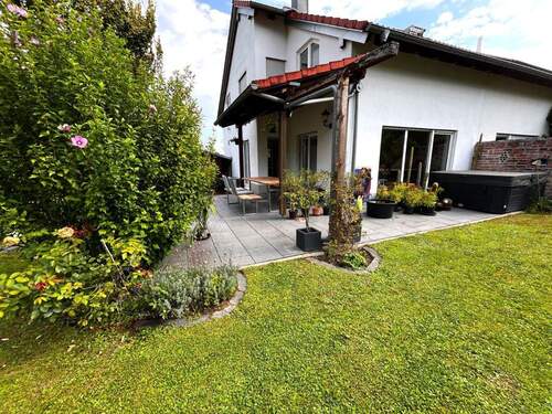 Terrasse 1 - 5 Zimmer Einfamilienhaus zum Kaufen in Holzheim