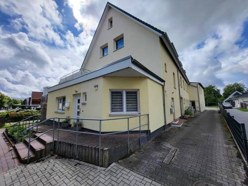 Objektansicht - Modernisiertes Mehrfamilienhaus mit 8 Wohnungen und Garagen (Faktor 15,84) in 23611 Bad Schwartau