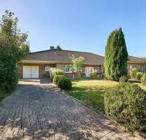 + Großer Bungalow auf perfektem Grundstück in ruhiger Lage + - Travenbrück Sühlen