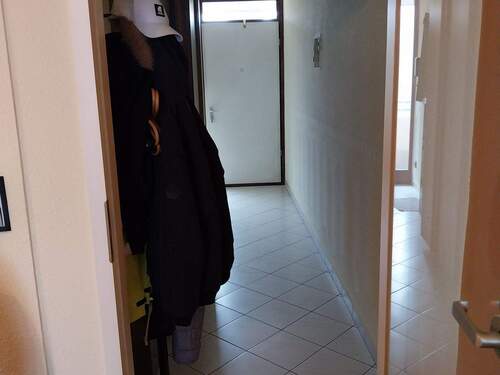 Flur - Richtung Eingang - 2 Zimmer Etagenwohnung in Nürnberg