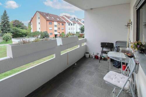 Loggia - Großzügige 4-Zimmer-Wohnung mit Loggia & Tiefgarage - keine Erbpacht, top Lage!