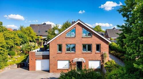 Hausfront - Geräumiges Mehrfamilienhaus mit 4 Wohnungen