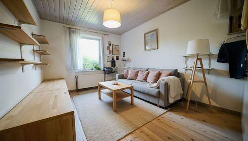 Zimmer mittlere Etage - (KI generiert) - 