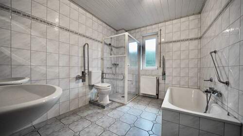 BAD mittlere Etage - 