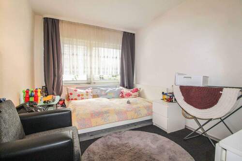 Kinderzimmer EG links - 