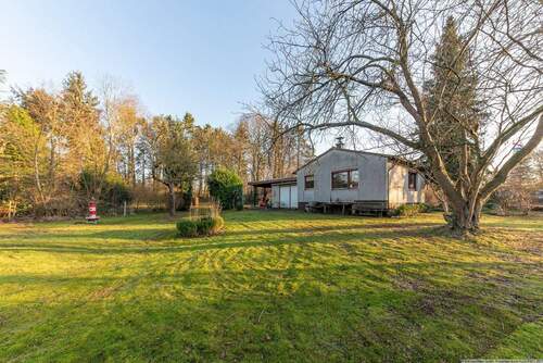 Grundstück mit Altbestand - 2 Zimmer Mehrfamilienhaus, Wohnhaus zum Kaufen in Langwedel