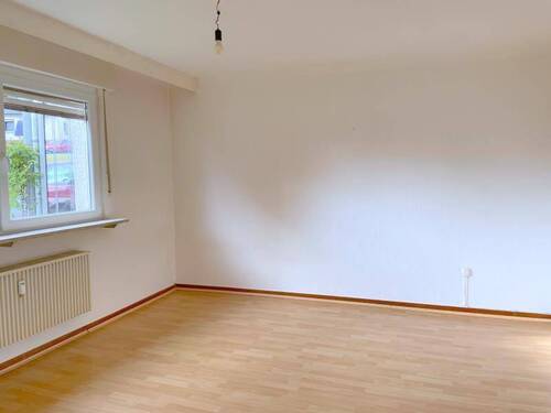 Wohnzimmer - 6 Zimmer Etagenwohnung zur Miete in Höhn