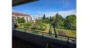 Ihr grünes Wohnzimmer - Frei! 2Zi Weststadt-Juwel Effizienz C: Fernwärme, Riesen-Balkon, Stellplatz, Möbliert