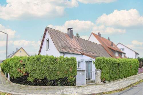 Titelbild - Kompakt und voller Möglichkeiten: Einfamilienhaus mit Garten in Gibitzenhof, Nürnberg