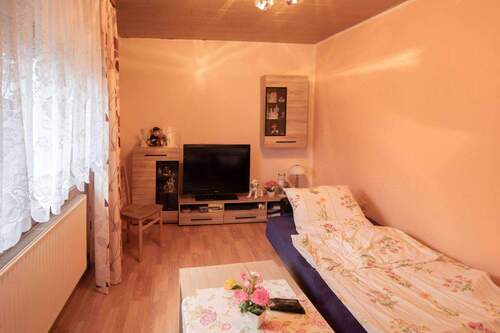 Wohnzimmer EG - 4 Zimmer Einfamilienhaus zum Kaufen in Nürnberg