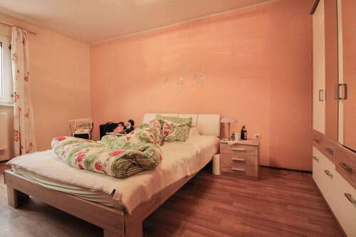 Schlafzimmer EG - Einfamilienhaus mit 108,00 m² in Nürnberg zum Kaufen