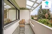 Große Loggia mit Gartenblick - 