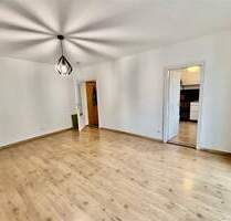 Spitzen 1 Zimmerwohnung mit Sonnenbalkon und EBK mit innenstadtnaher Lage - Frei - Nürnberg Rosenau