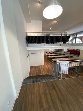 2. Eingangsbereich mit Blick auf 2 Ebenen - Büro zur Miete in Leipzig