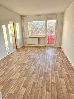 Wohnzimmer - 3 Zimmer Etagenwohnung in Schwerin