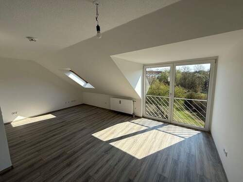 Wohnzimmer - 2 Zimmer Etagenwohnung in Wolfsburg