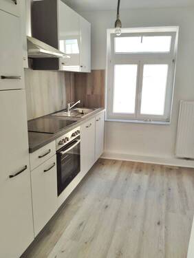 Küche mit Einbauküche - 1 Zimmer Mehrfamilienhaus, Wohnhaus in Schwerin
