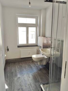 Badezimmer mit Fenster - 