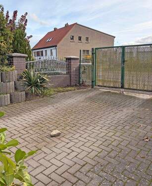 Einfahrt/ Stellplatz - 4 Zimmer Etagenwohnung zur Miete in Eberswalde