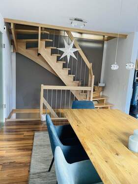 Blick auf die Treppe ins OG - 