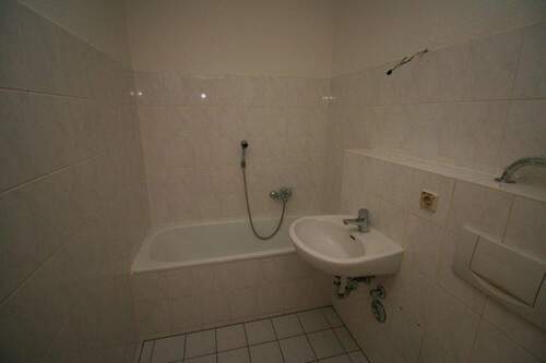 Badezimmer (Referenzfoto) - 1 Zimmer Etagenwohnung in Leipzig