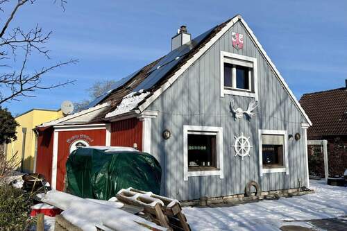 Frontansicht - 6 Zimmer Mehrfamilienhaus, Wohnhaus zum Kaufen in Lübeck