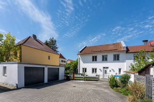 SO100151-1 - - Voll unterkellertes Einfamilienhaus mit Doppelgarage in Innenstadtlage -