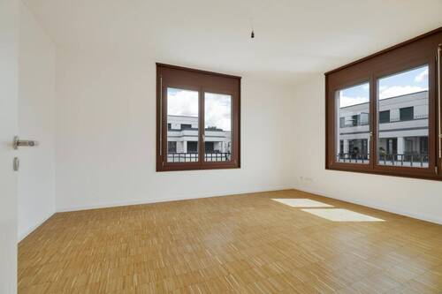 Großes Schlafzimmer mit Garderobe oder Homeoffice - 