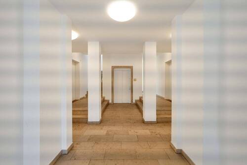 Schmuckvolles Gemeinschaftseigentum - 4 Zimmer Etagenwohnung in Berlin / Treptow