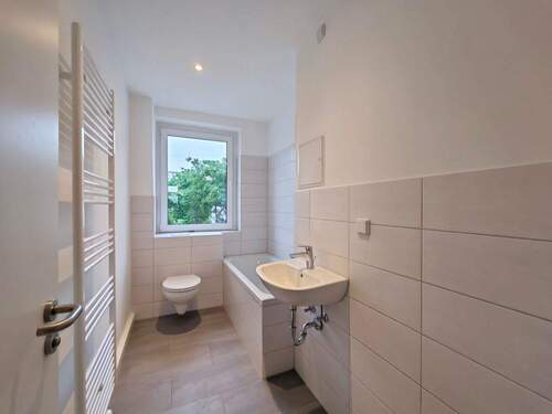Badezimmer - 3 Zimmer Etagenwohnung zur Miete in Merseburg